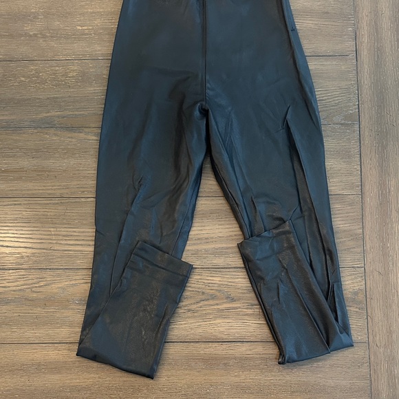 Commando Control Black Textured Leggings Size M‎ - Picture 3 of 4